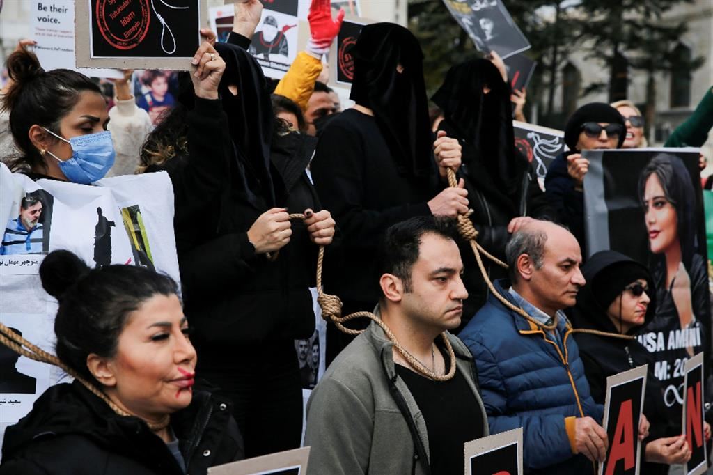 Proteste contro il regime iraniano in Turchia, nel dicembre scorso