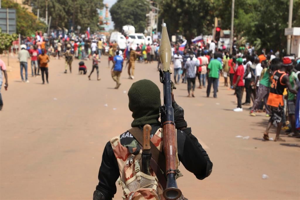 Militare nelle strade di Ouagadougou