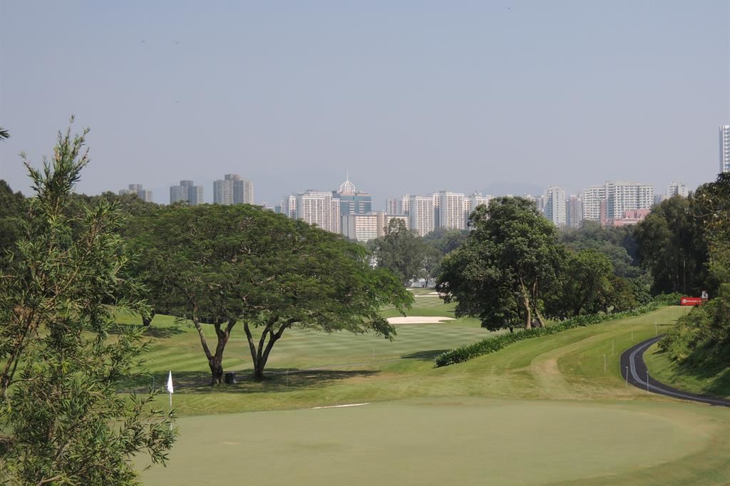 I campi del circolo del golf di Hong Kong