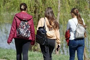 Giovani italiani promossi in educazione civica. Meglio le ragazze