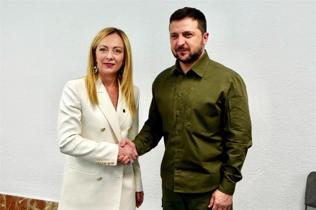 Giorgia Meloni e Volodymyr Zelensky al vertice europeo di Granada