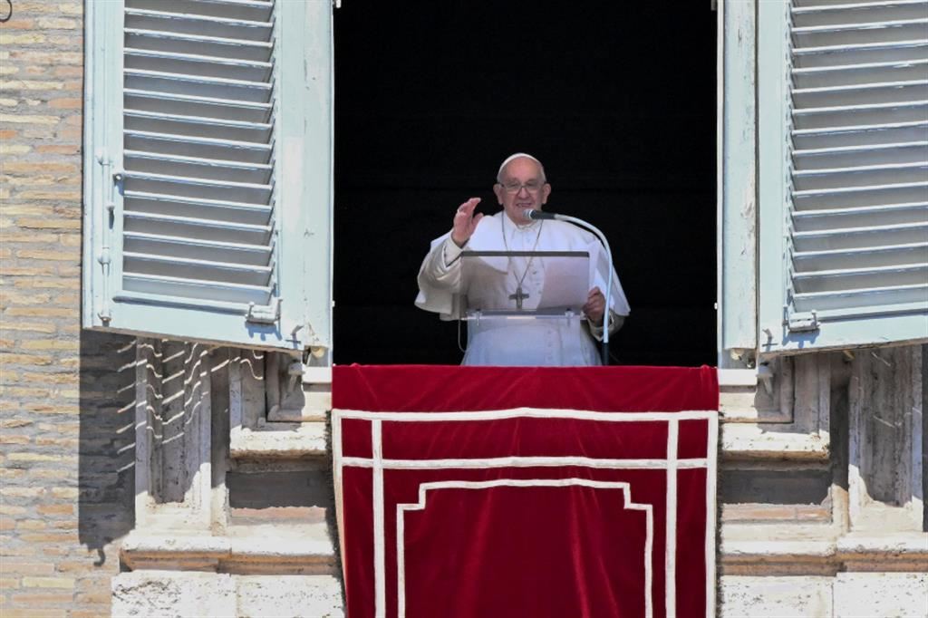Il Papa, nelle piaghe di Gesù l’apertura a chi è ferito dalla vita