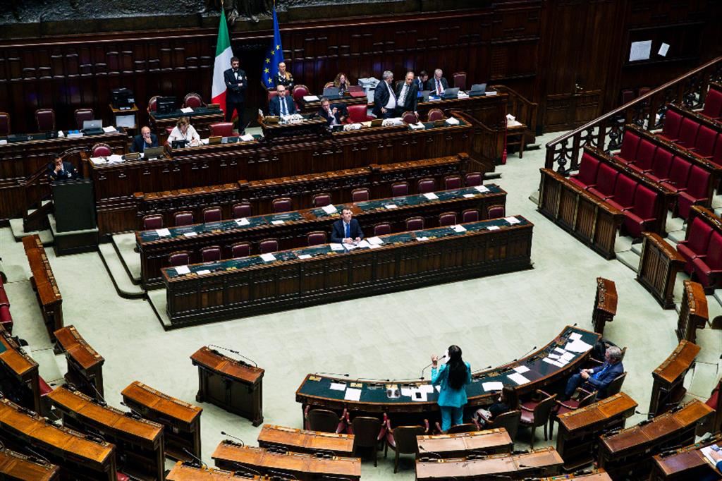 In una Aula di Montecitorio quasi deserta arriva la scelta della maggioranza sulla ratifica del Mes