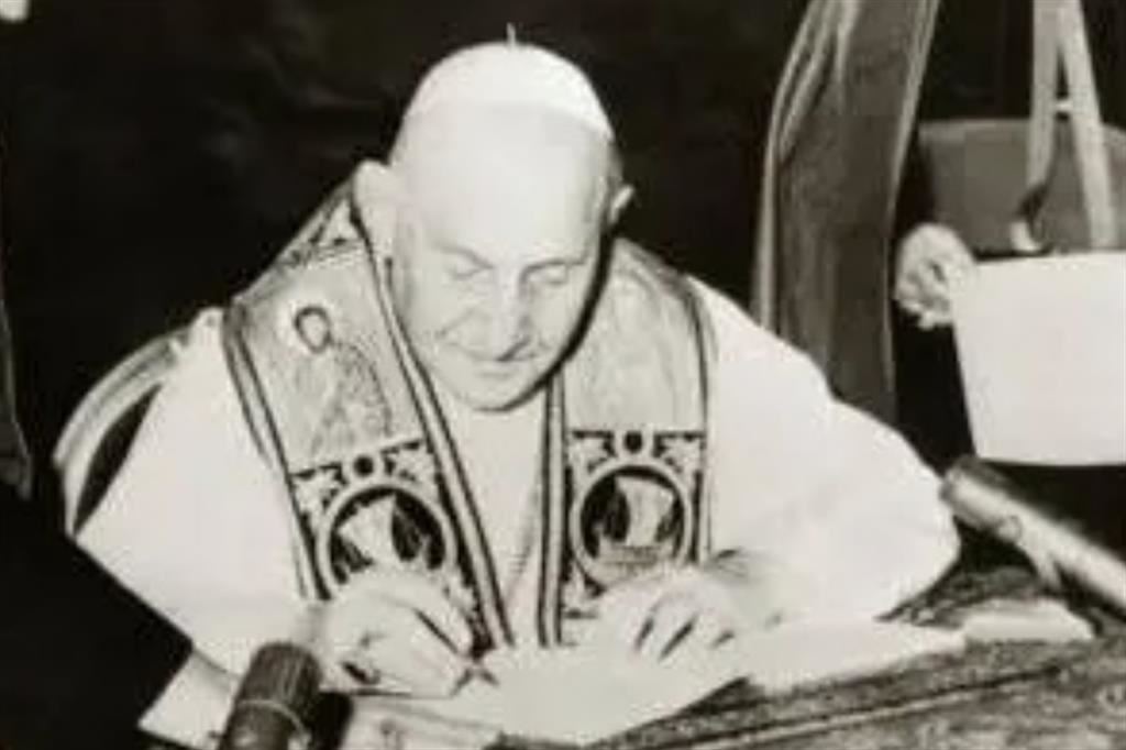 Papa Giovanni XXIII firma l'enciclica Pacem in Terris