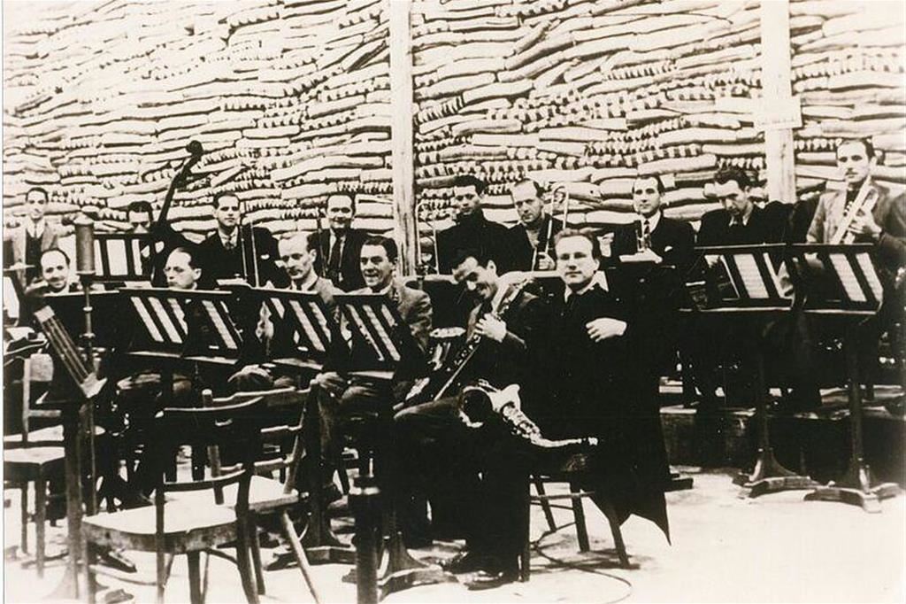 Il gruppo “Charlie and His Orchestra”, conosciuto anche come “Mr. Goebbels Jazz Band”