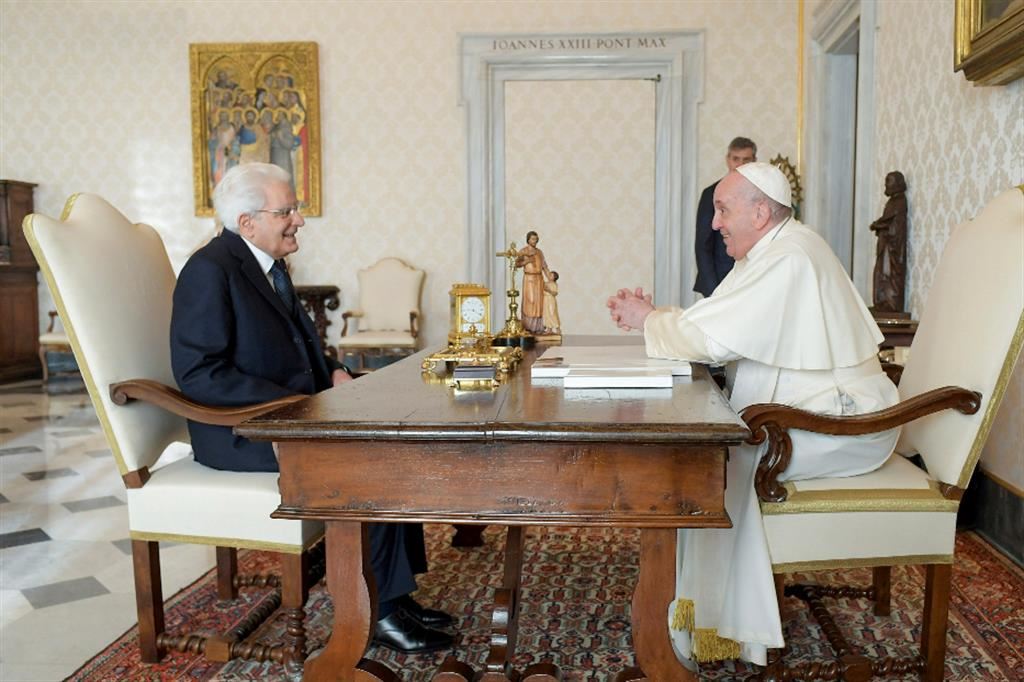 L'incontro tra papa Francesco e Sergio Mattarella nel 2021