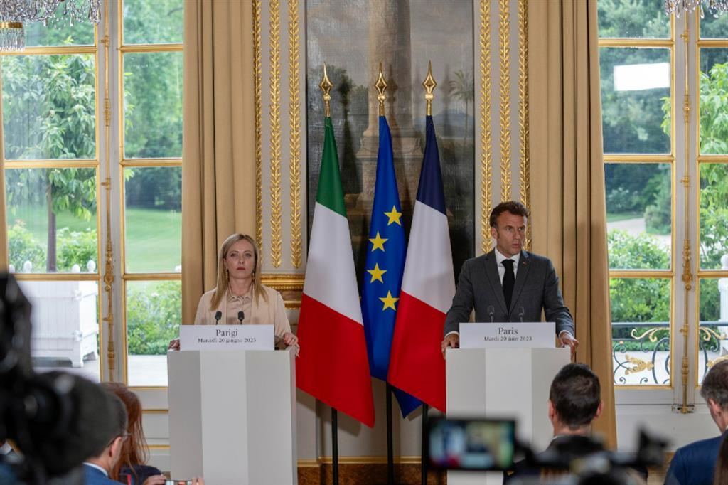 Giorgia Meloni con Emmanuel Macron all'Eliseo
