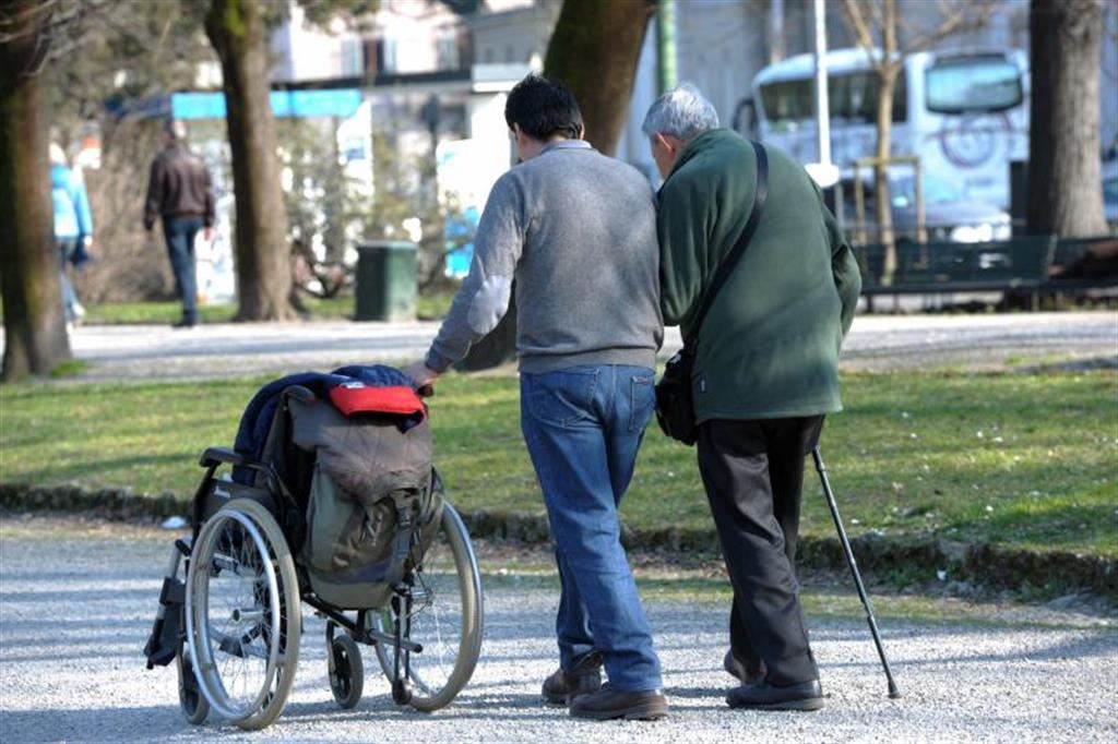 Le famiglie non bastano più, serve un nuovo welfare per anziani e disabili