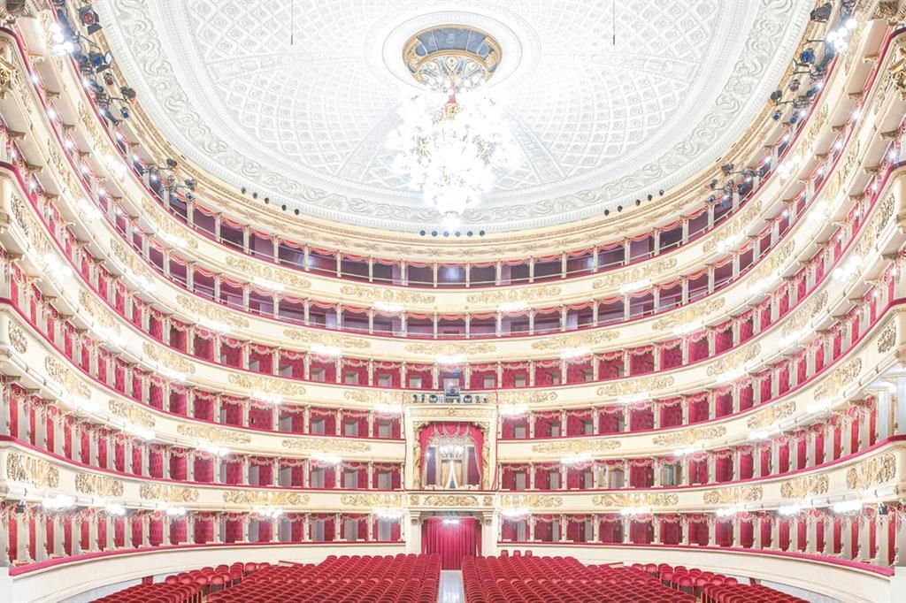 Fino al 4 febbraio, la mostra “Teatralità” di Patrizia Mussa a Palazzo Reale a Milano. In foto, il Teatro alla Scala, Milano