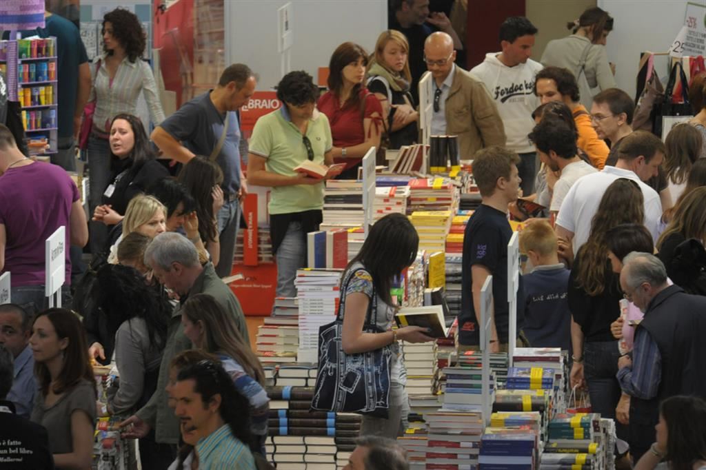 Uno stand delle edizioni passate del Salone Internazionale del libro di Torino