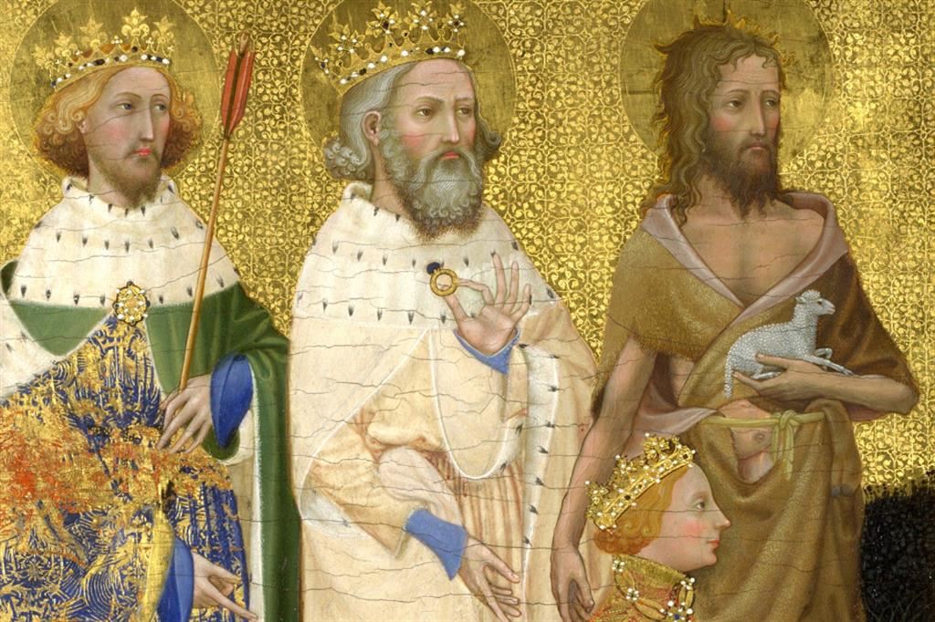 Uno dei due pannelli del “Dittico Wilton”, 1395-1399 circa: dietro a re Riccardo II, inginocchiato, i santi Giovanni Battista, Edoardo il Confessore con l’anello ed Edmondo martire