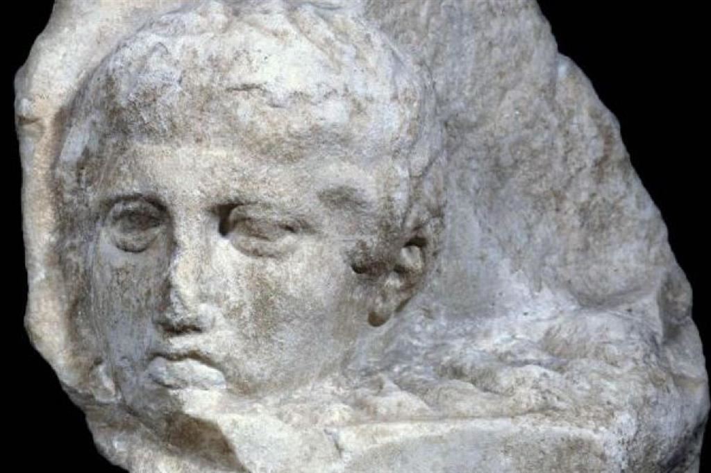 La testa di fanciullo proveniente dal Partenone di Atene e conservata presso le Collezioni Pontificie e nei Musei Vaticani, donata dal Papa all’arcivescovo di Atene