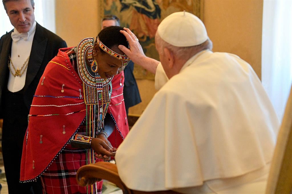 Il Papa: non divoriamo più le risorse naturali, impariamo dagli indigeni
