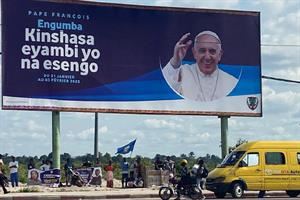 Il Papa è a Kinshasa, in volo una preghiera per i migranti