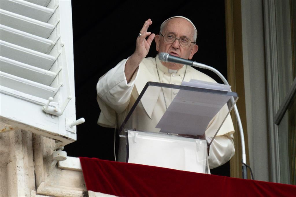 Il Papa: il cristiano non crede a superstizioni e oroscopi