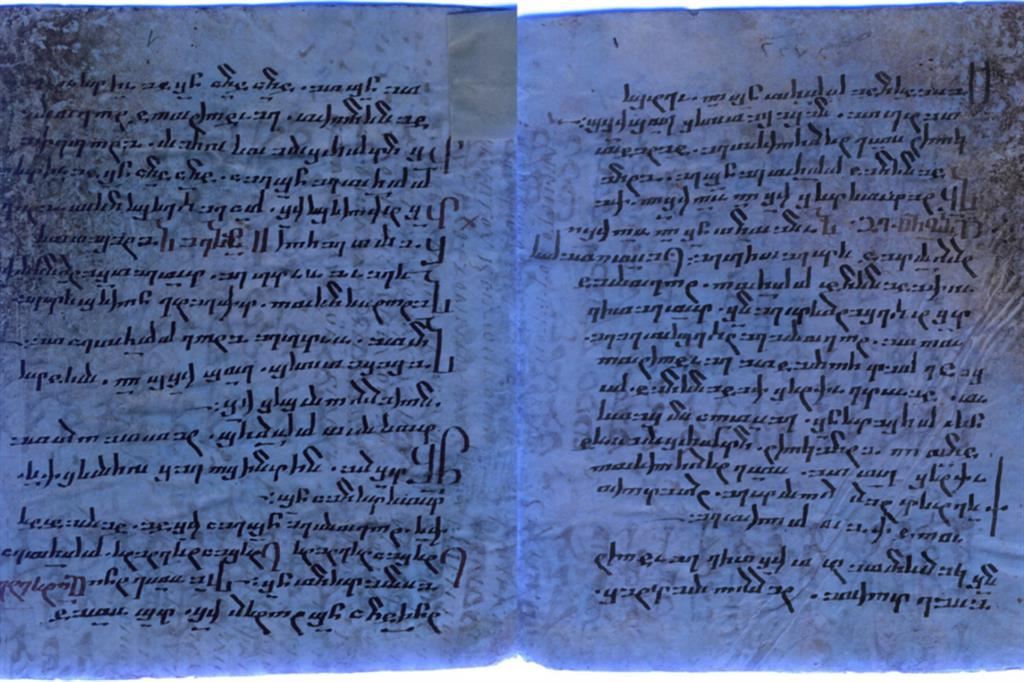 La fotografia a raggi ultravioletti con il testo in siriaco del vangelo di Matteo dal codice Vat. iber. 4 della Biblioteca Apostolica Vaticana