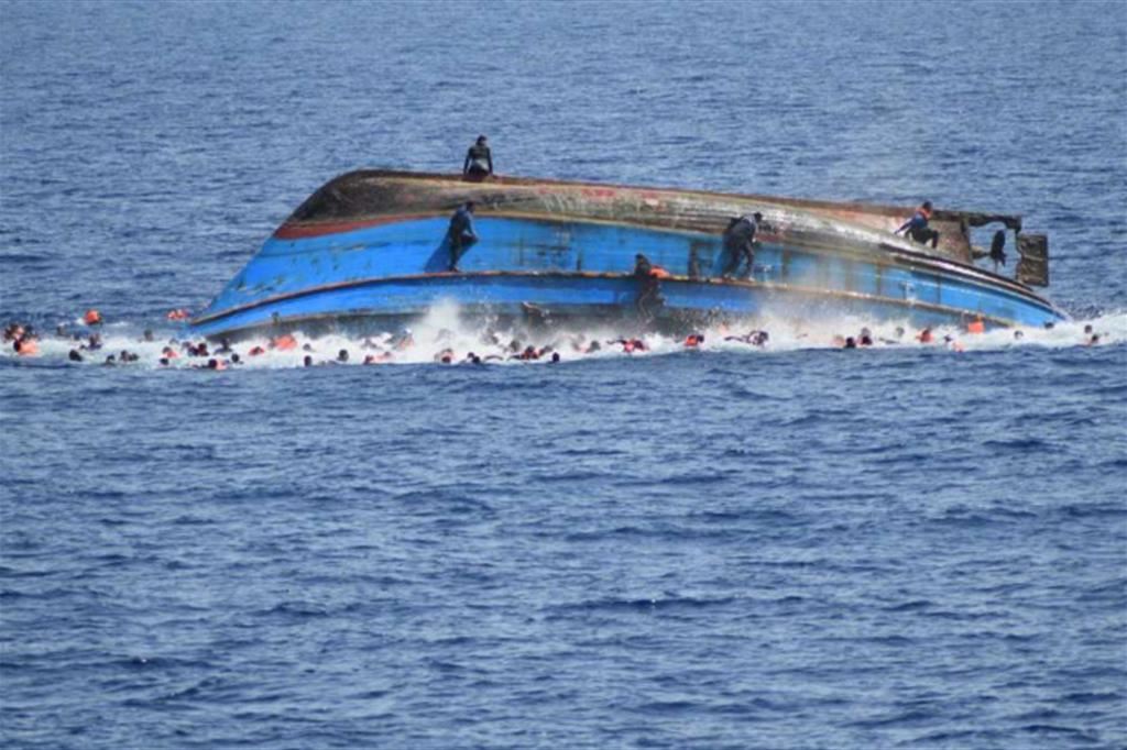 Nel giorno della strage di Cutro un altro naufragio fantasma: decine di morti