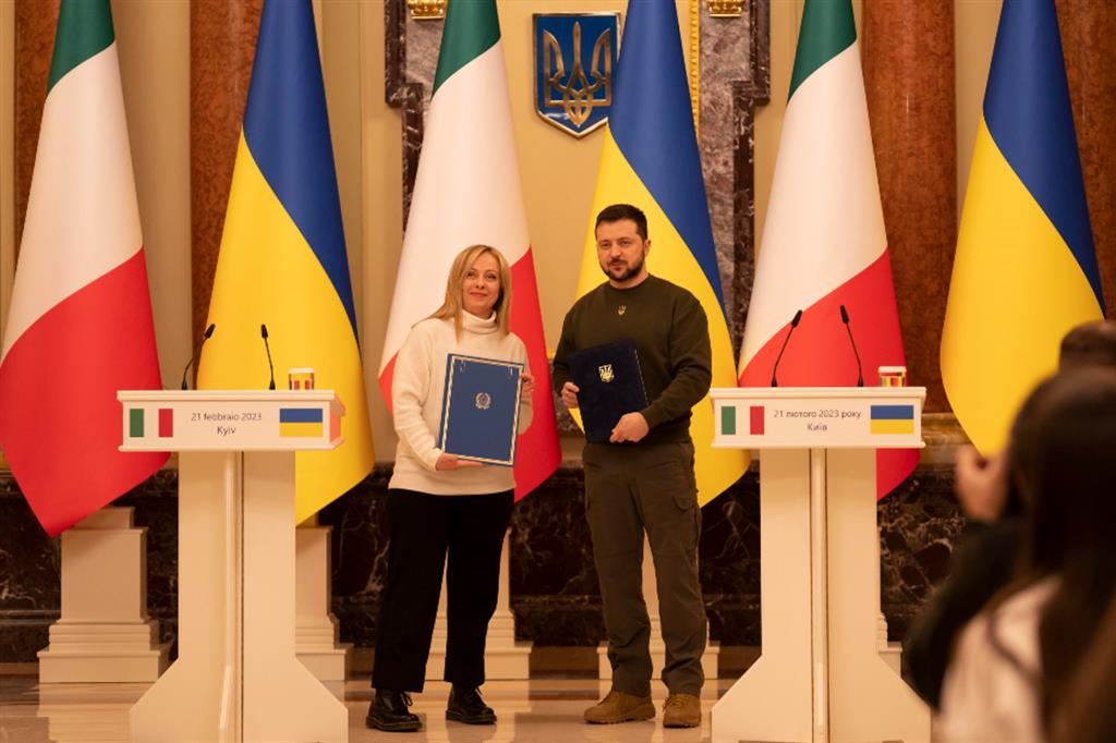 La premier Meloni con il presidente Zelensky alla conferenza stampa a Kiev