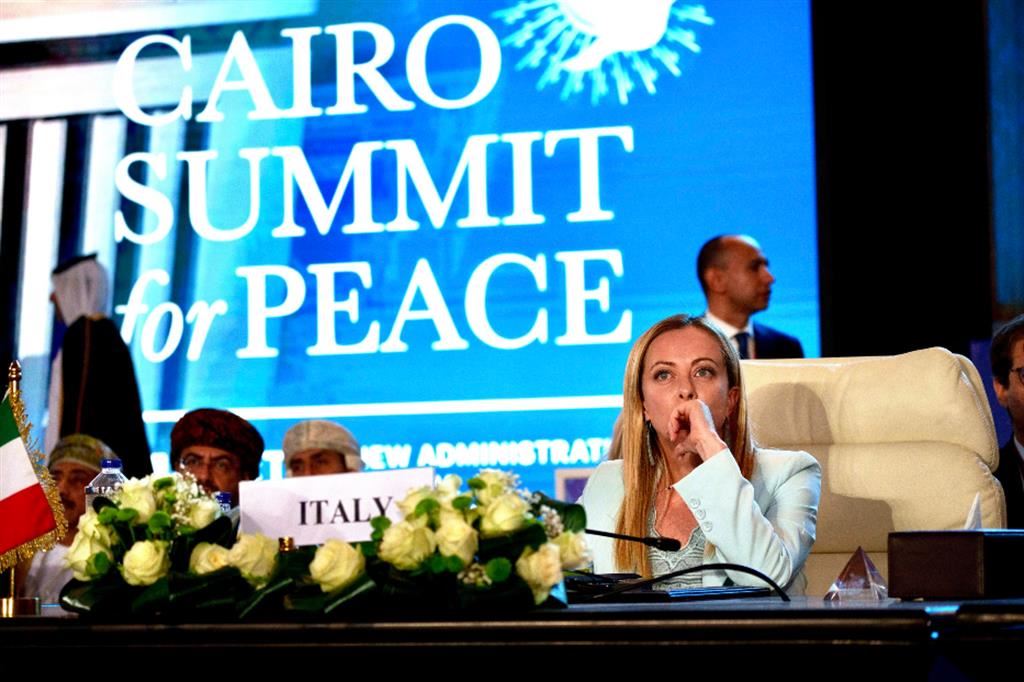 Giorgia Meloni al summit del Cairo