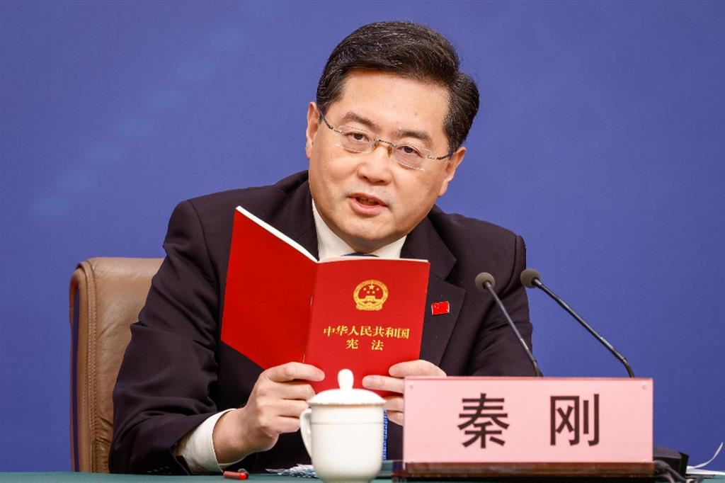 Il ministro degli Esteri cinese Qin Gang ha citato la Costituzione, in conferenza stampa, in riferimento alla questione Taiwan che Pechino rivendica come proprio territorio
