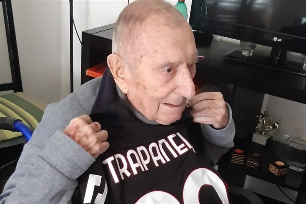 Il milanista Piero Trapanelli, 99 anni