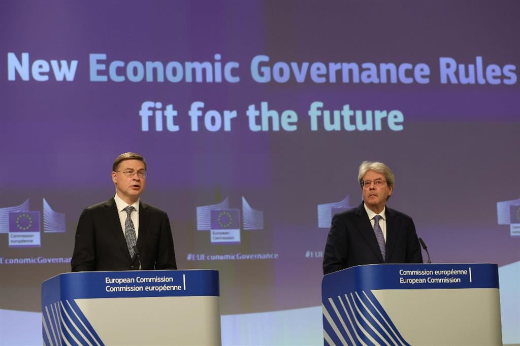 Il vice presidente della Commissione Ue Dombrovskis e il Commissario Gentiloni
