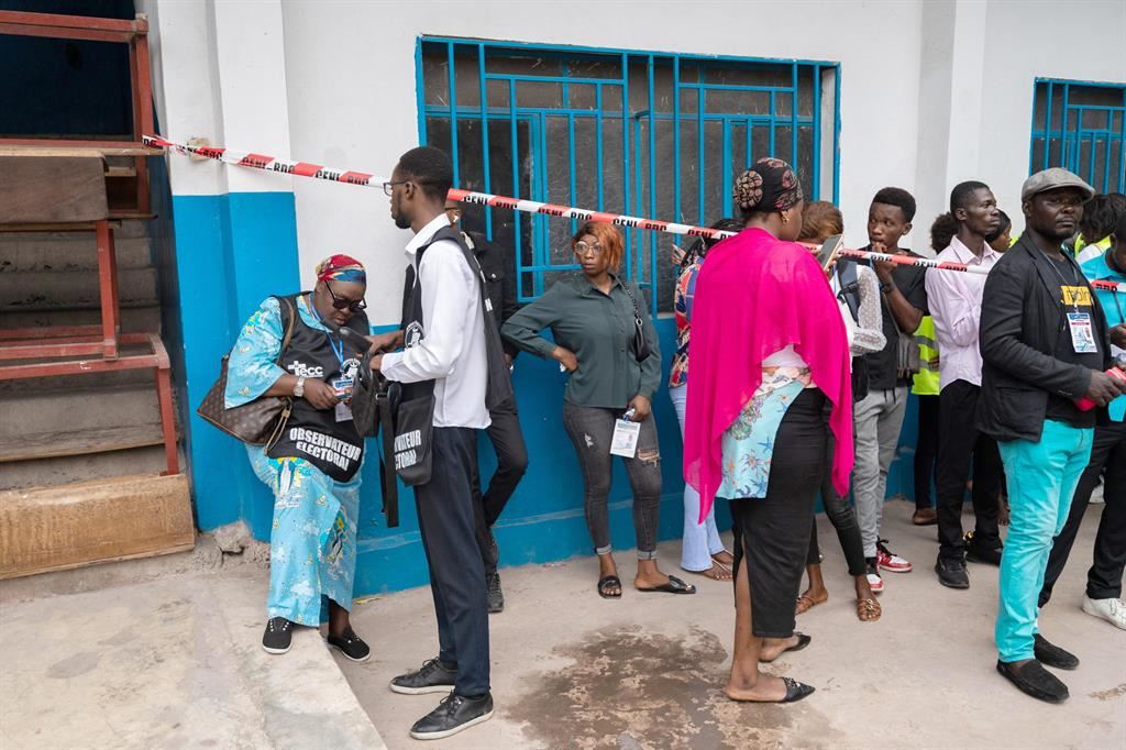 In fila per il voto nella capitale Kinshasa