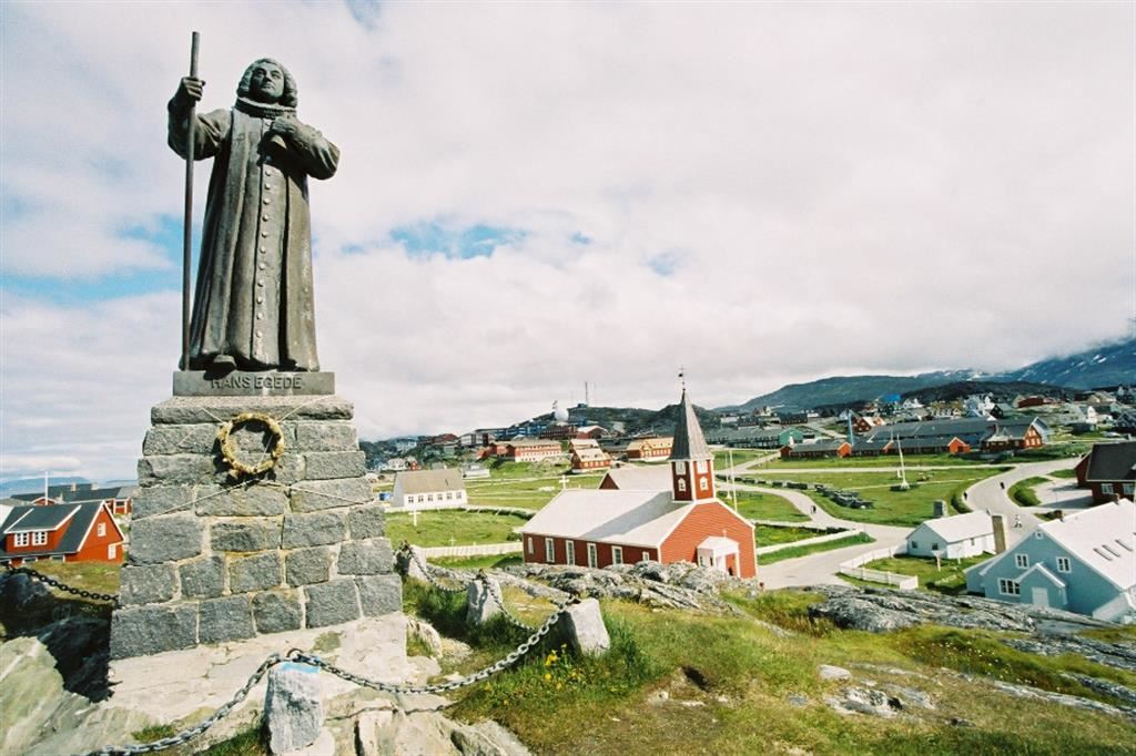 La statua di Hans Egede, vescovo luterao evangelizzatore della Groenlandia, nella capitale Nuuk