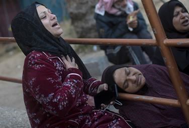 Missili e bombe sulla tregua: a Gaza quasi 200 vittime in un giorno