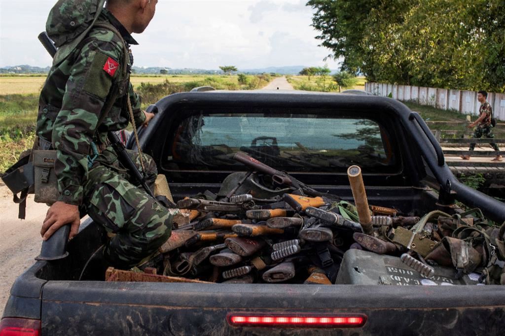 Armi recuperate dai ribelli a Loikaw nello Stato di Kayah
