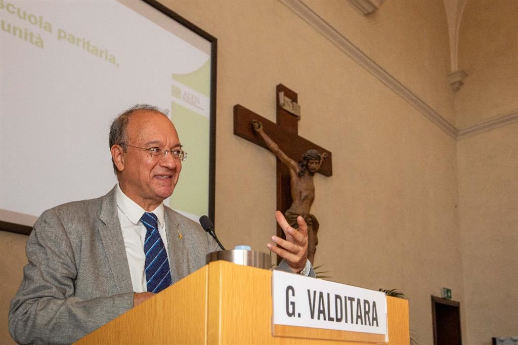 Il ministro dell'Istruzione e del Merito, Giuseppe Valditara, durante il convegno all'Università Cattolica