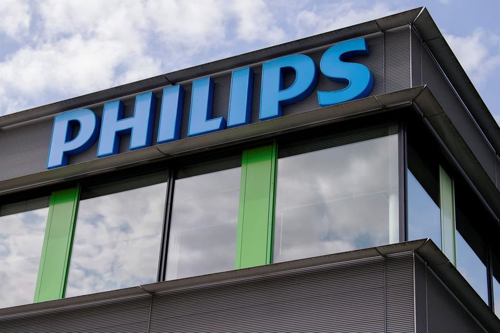 La holding della famiglia Agnelli compra il 15% di Philips