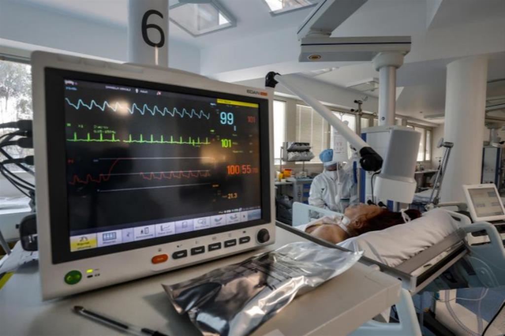 Una unità di terapia intensiva di un ospedale italiano. Alle cure d’emergenza sempre più si dovranno affiancare programmi di prevenzione