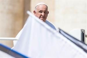 Papa Francesco sta meglio, riprendono i suoi incontri