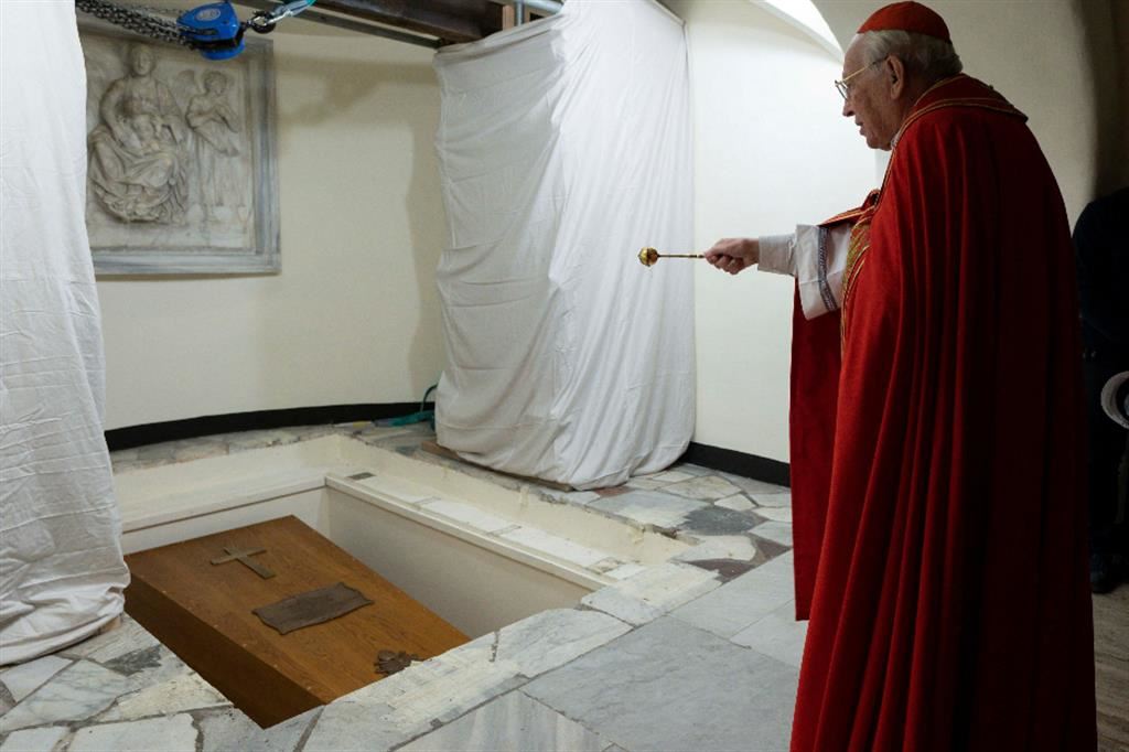 Tumulato nella tomba che ha «ospitato» Giovanni Paolo II