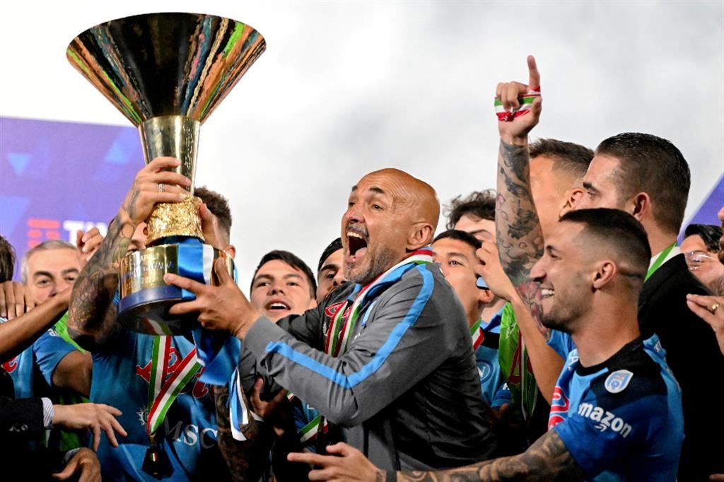 Luciano Spalletti festeggia lo scudetto 2022-2023 vinto dal Napoli