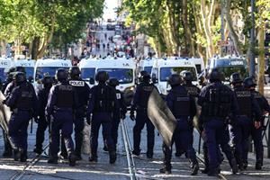 La "marcia bianca" di Marsiglia per Mohamed, ucciso da una pallottola di gomma