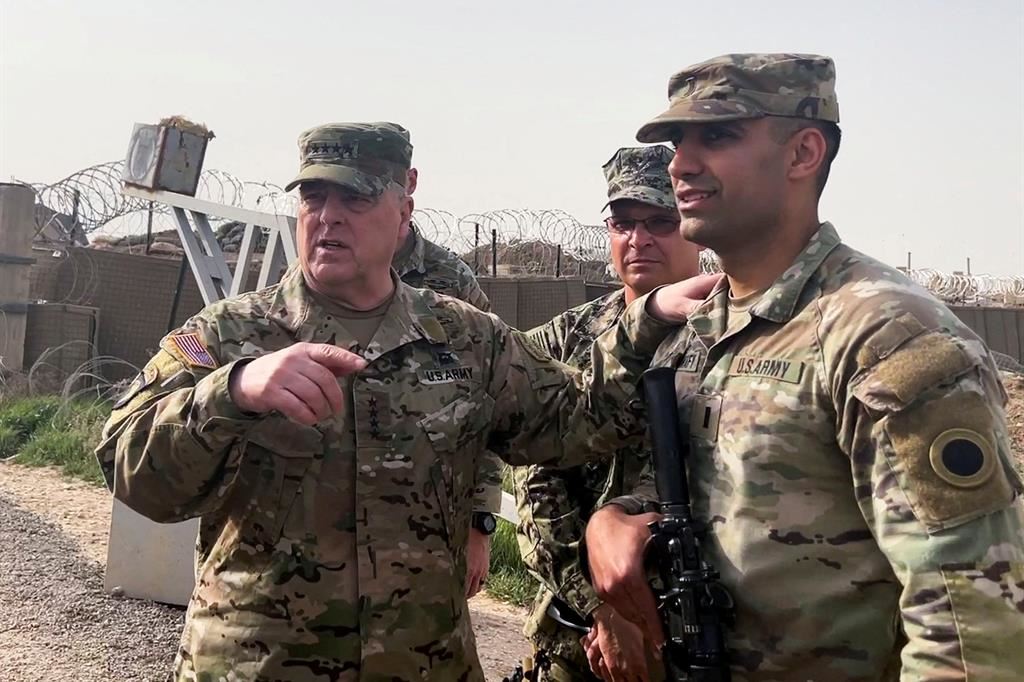 Il capo degli Stati Maggiori riuniti degli Stati Uniti, Mark Milley, in visita settimana scorsa in un avamposto Usa nel nordest della Siria