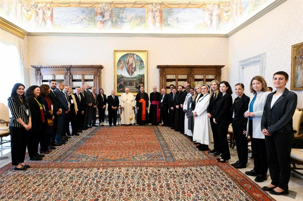Il Papa con i partecipanti all'udienza