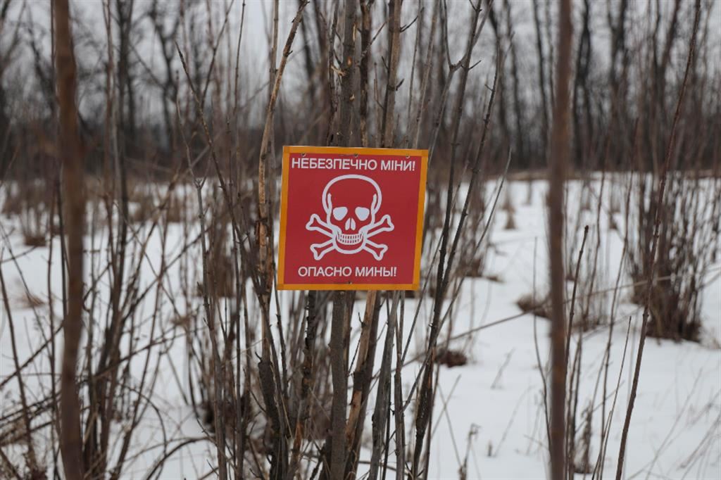 La segnalazione del pericolo mine in una zona dell'Ucraina