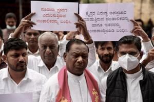 India, deriva induista nel Karnataka: fuori dalle liste le minoranze religiose