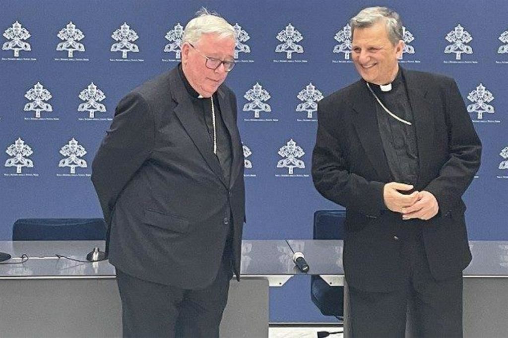 I cardinali Mario Grech, segretario generale, e Jean-Claude Hollerich, relatore generale della XVI Assemblea del Sinodo dei vescovi