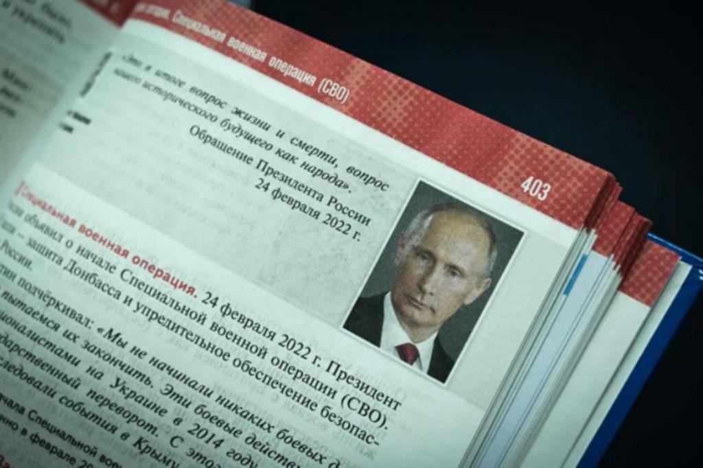 Un testo scolastico russo parla dell'operazione speciale in Ucraina