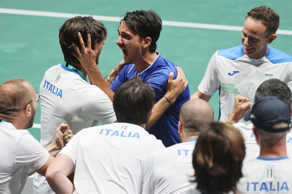 L'esultanza degli Azzurri dopo la vittoria per 3-0 sul Cile in Coppa Davis