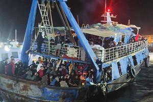 Migranti, maxi-sbarco a Lampedusa