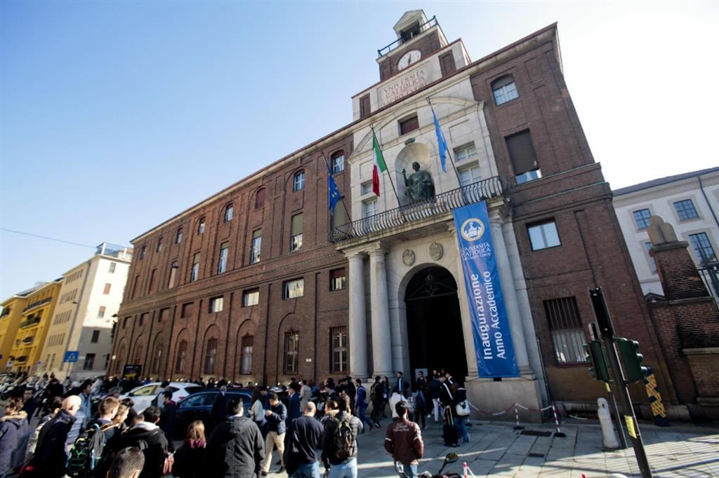 Una veduta esterna dell’Università Cattolica del Sacro Cuore di Milano