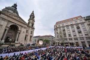 Papa Francesco in Ungheria: «Cercare la pace oltre i nazionalismi»