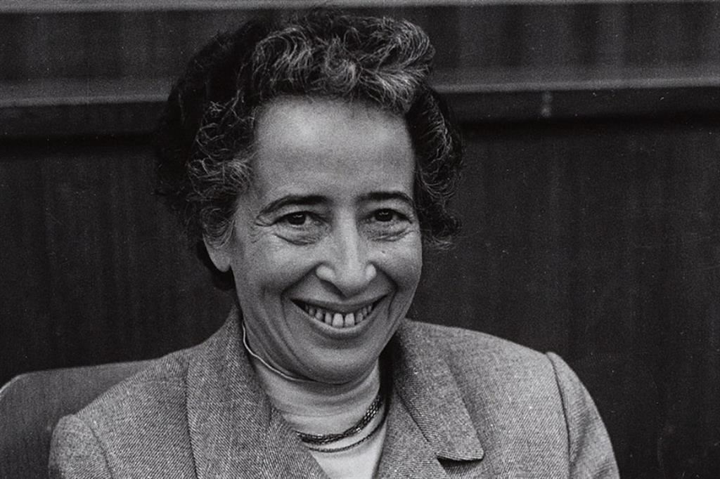 Hannah Arendt fotografata da Barbara Niggl Radloff al primo Kulturkritikerkongress, nel 1958