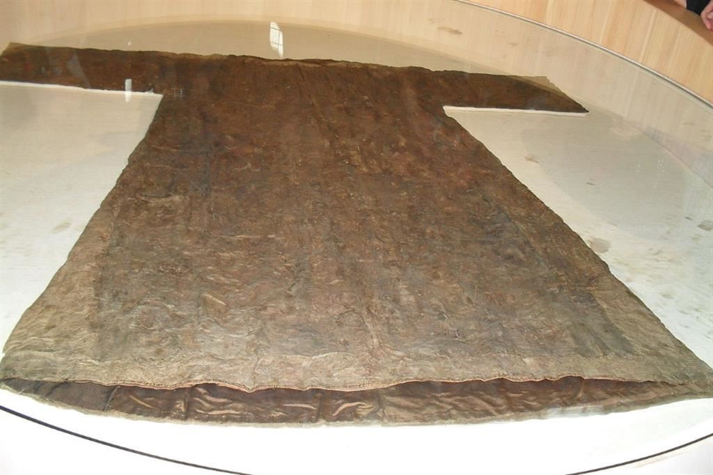 La tunica di Gesù conservata nel Duomo di Treviri