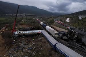 Grecia, scontro fra treni: almeno 38 morti